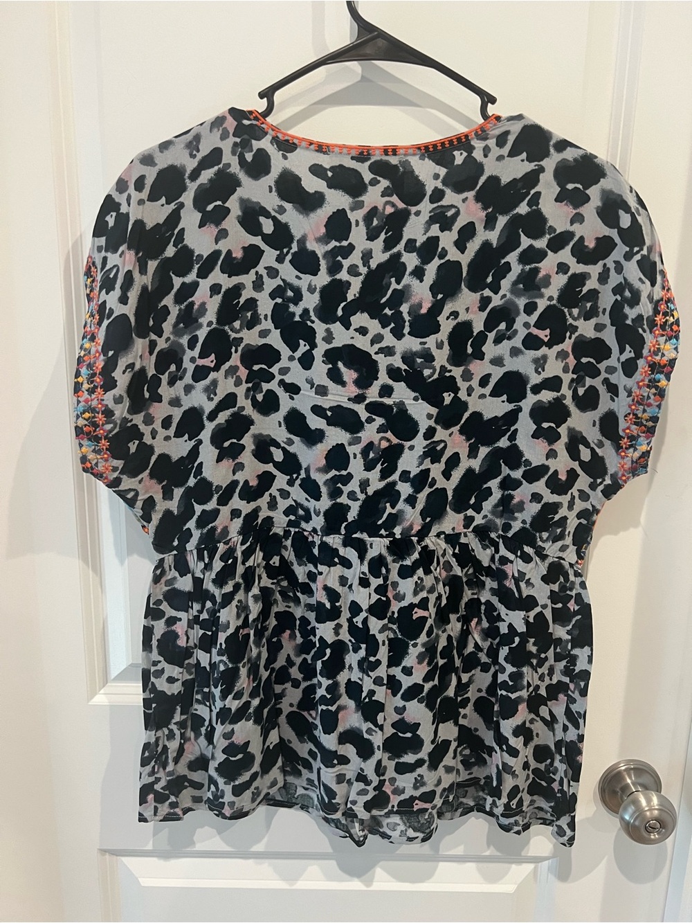 NWT Savanna Jane V-Neck Top with Multicolor Embroidery Size Small - Picture 5 of 16